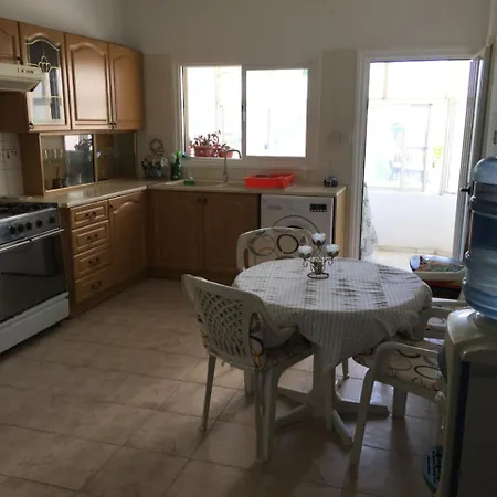 Comfortable And Spacious Flat In Convenient Location 尼科西亚
